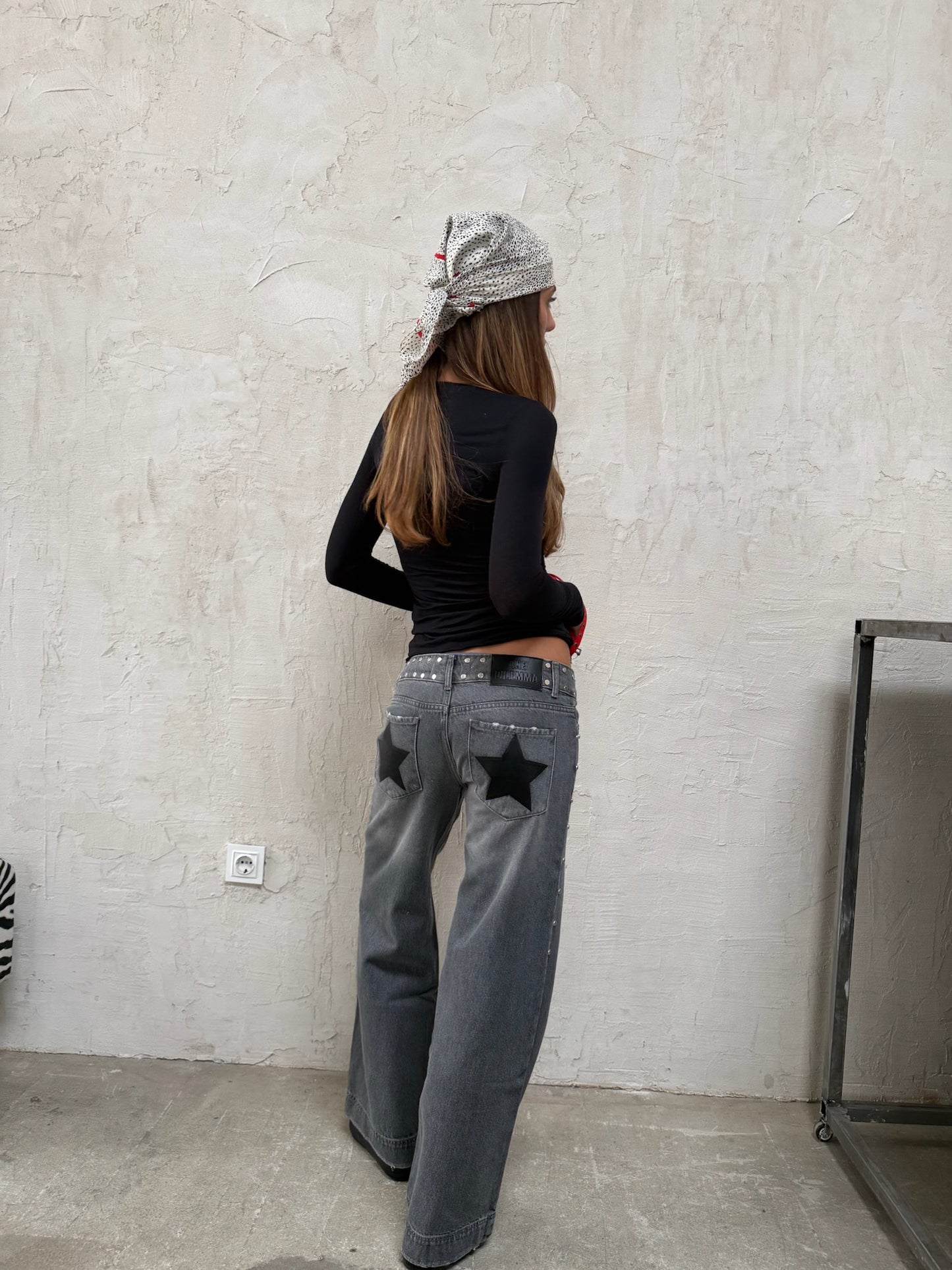 GREY JEANS BLACK LEATHER STAR