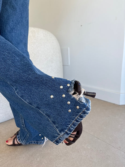 RIPPED STRAIGHT JEANS