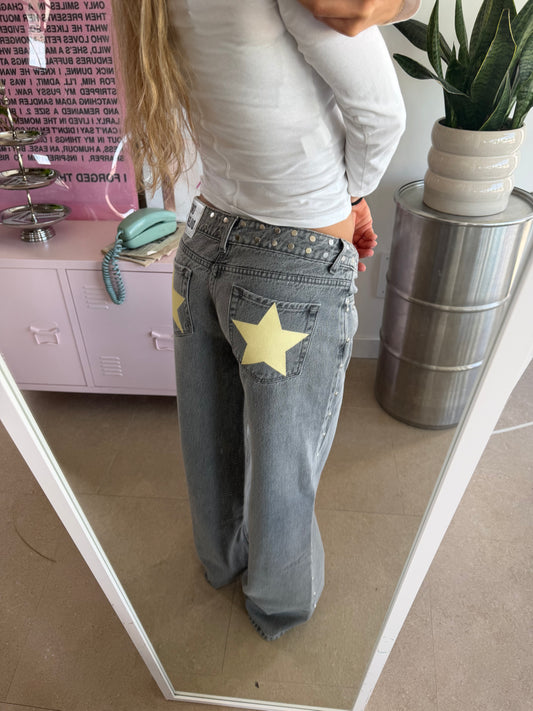 GREY JEANS YELLOW STAR