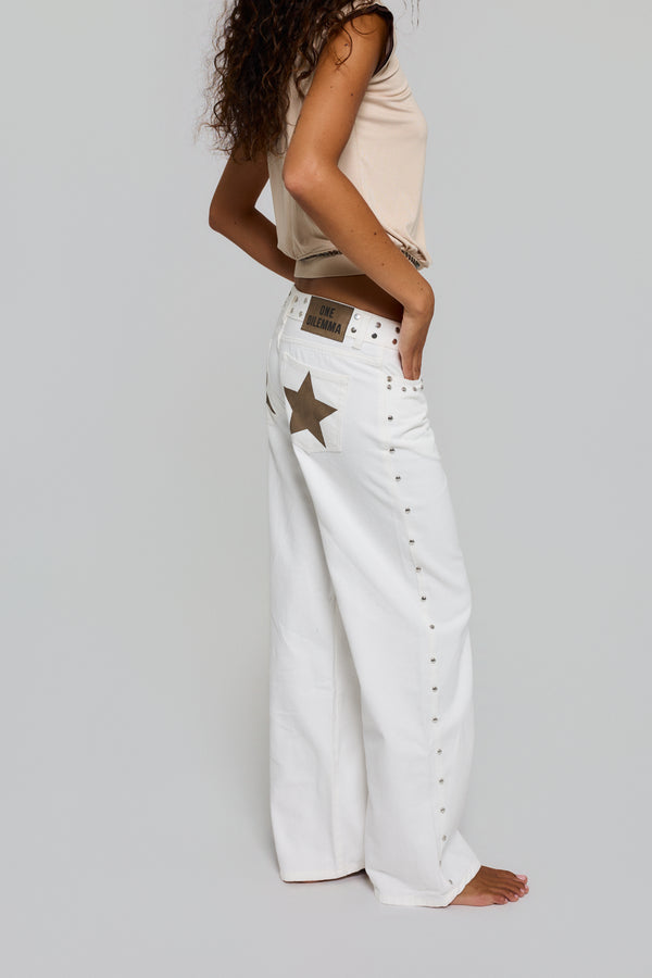 WHITE JEANS BROWN STAR