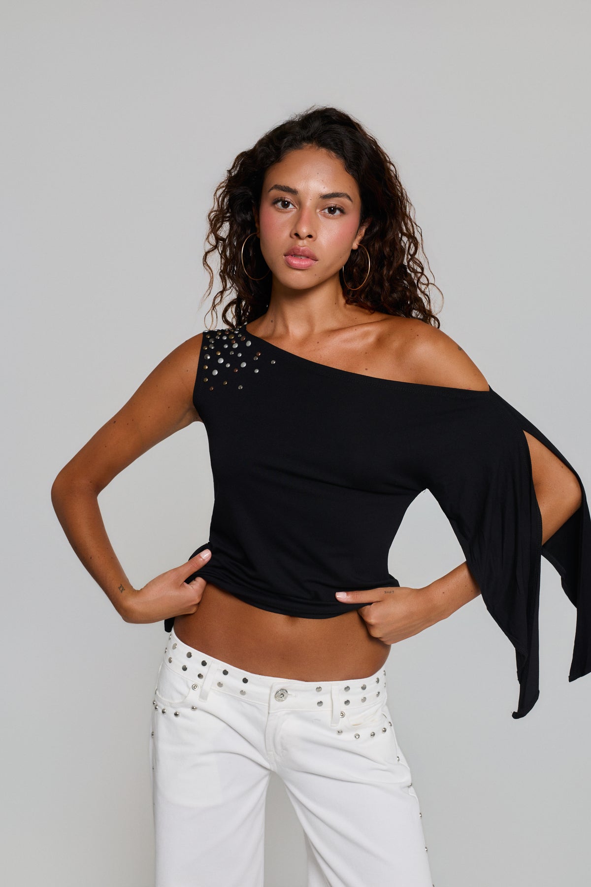 OFF SHOULDER TOP