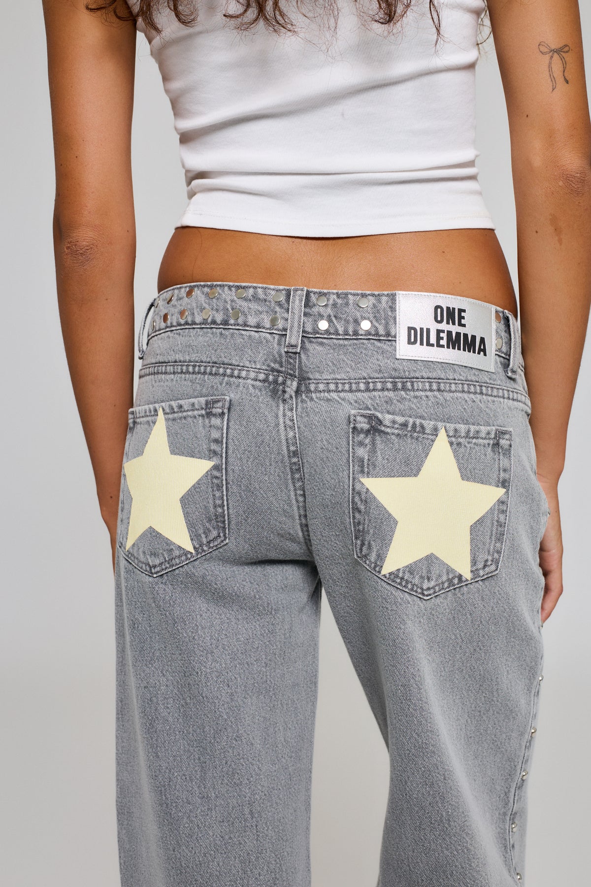 GREY JEANS YELLOW STAR
