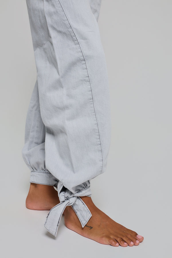 GREY BALLOON JEANS